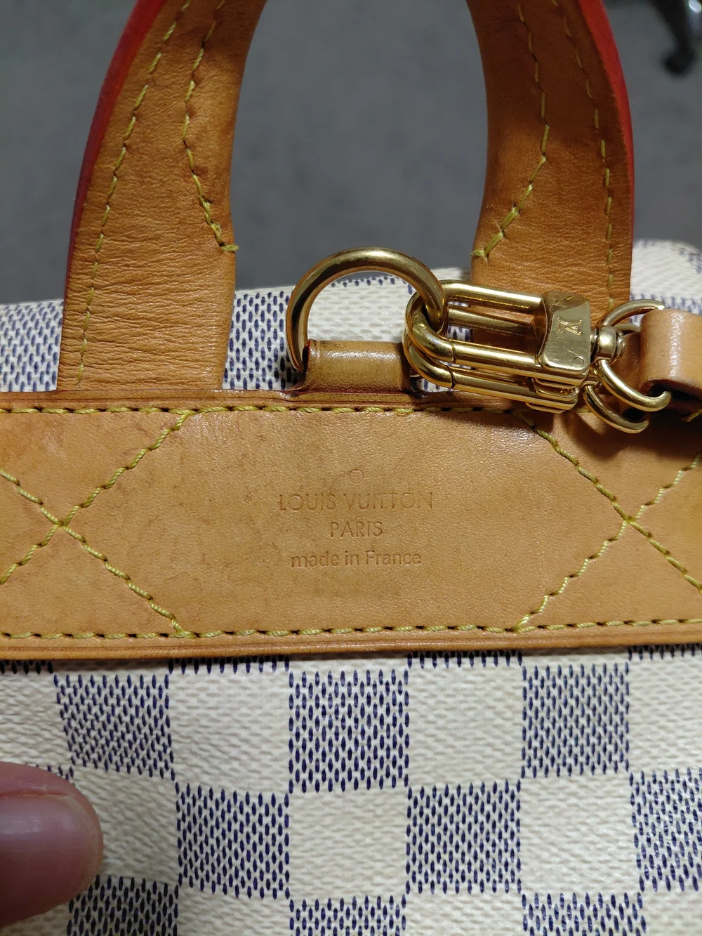Louis Vuitton compact louis